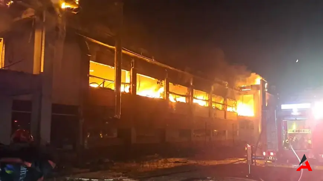 Alevler Arasında Sakarya: Arifiye’deki Fabrika Yangınına İtfaiye Müdahalesi Devam Ediyor!