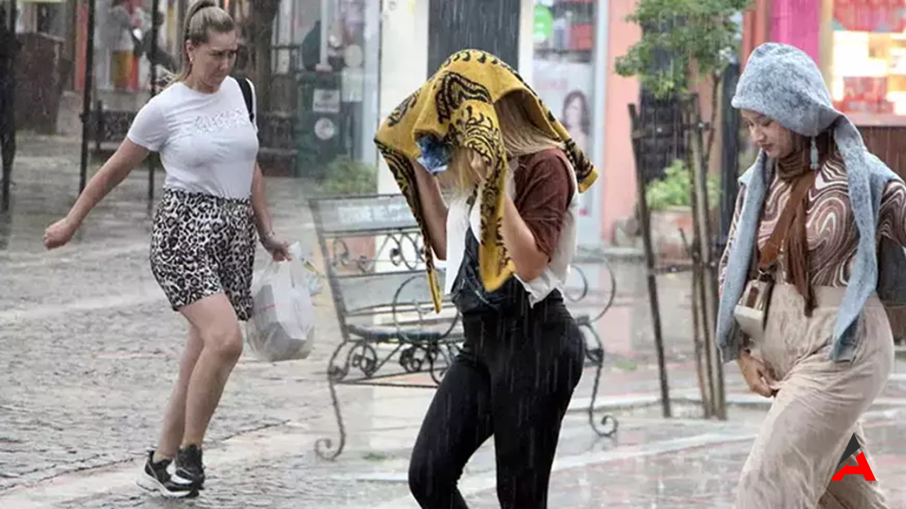 Edirne’de Kuvvetli Sağanak ve Gök Gürültülü Yağış Etkili Oldu