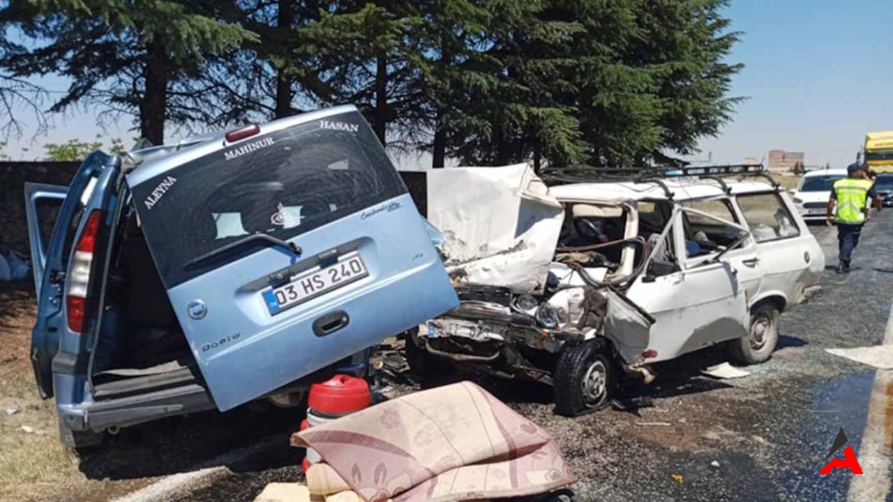 Afyonkarahisar’da İki Araç Çarpıştı, 2 Ölü, 1 Yaralı!