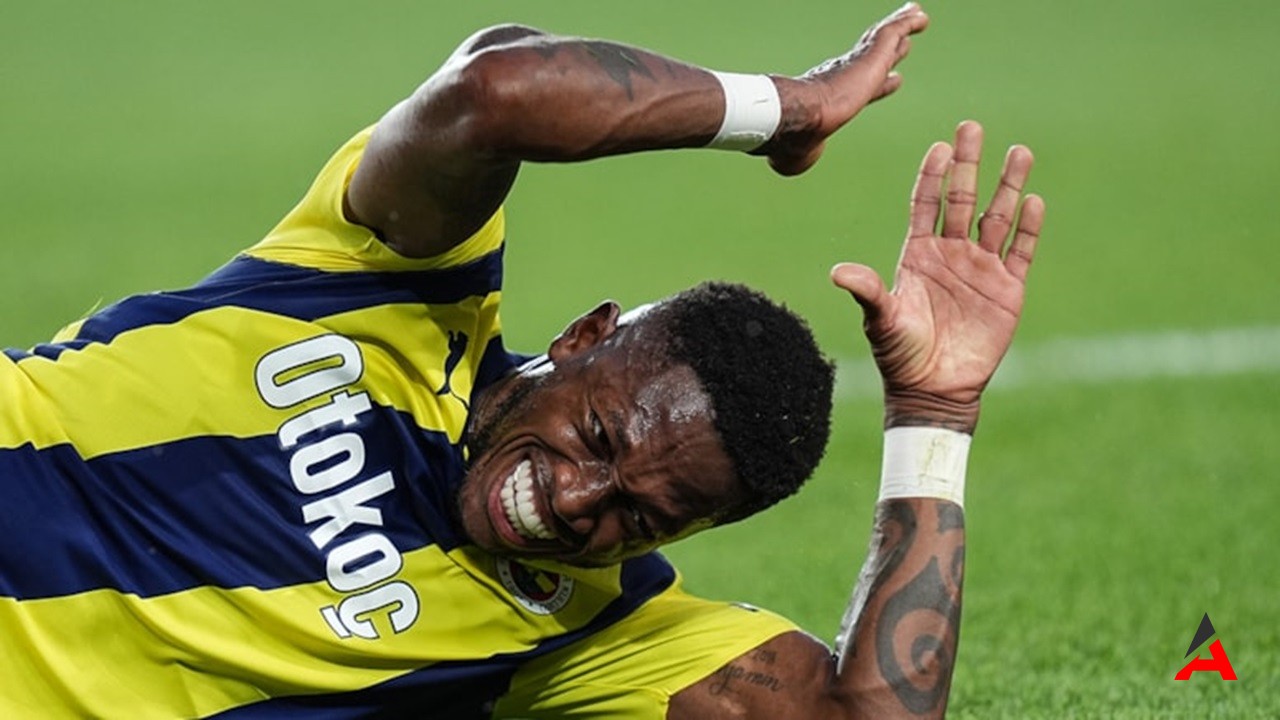 Fenerbahçe Alarmda: Brezilyalı Yıldız Fred, Şampiyonlar Ligi Maçında Sakatlandı!