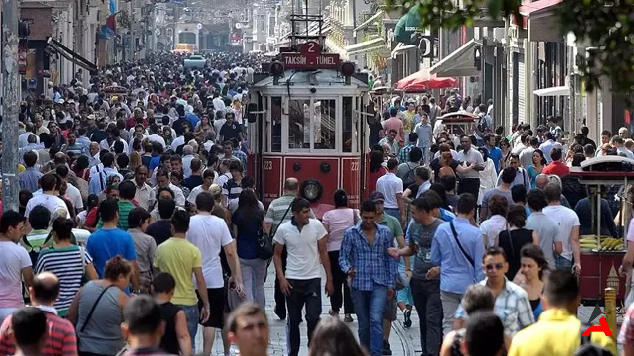 Genç Nüfus Alarmı: Türkiye’nin Gençleri 2050 ve 2100’de Azalıyor!