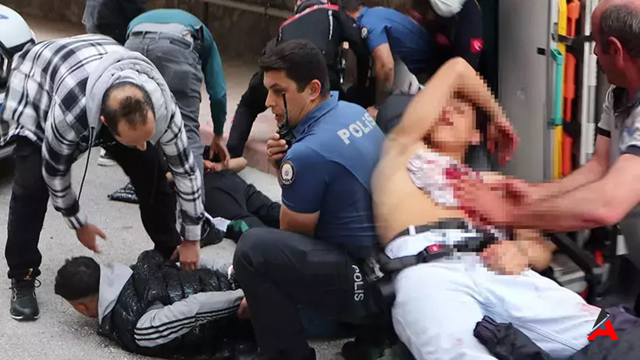 Gençler Arasında Bıçaklı Dehşet: 14 Yaşındaki Çocuk Ağır Yaralı!
