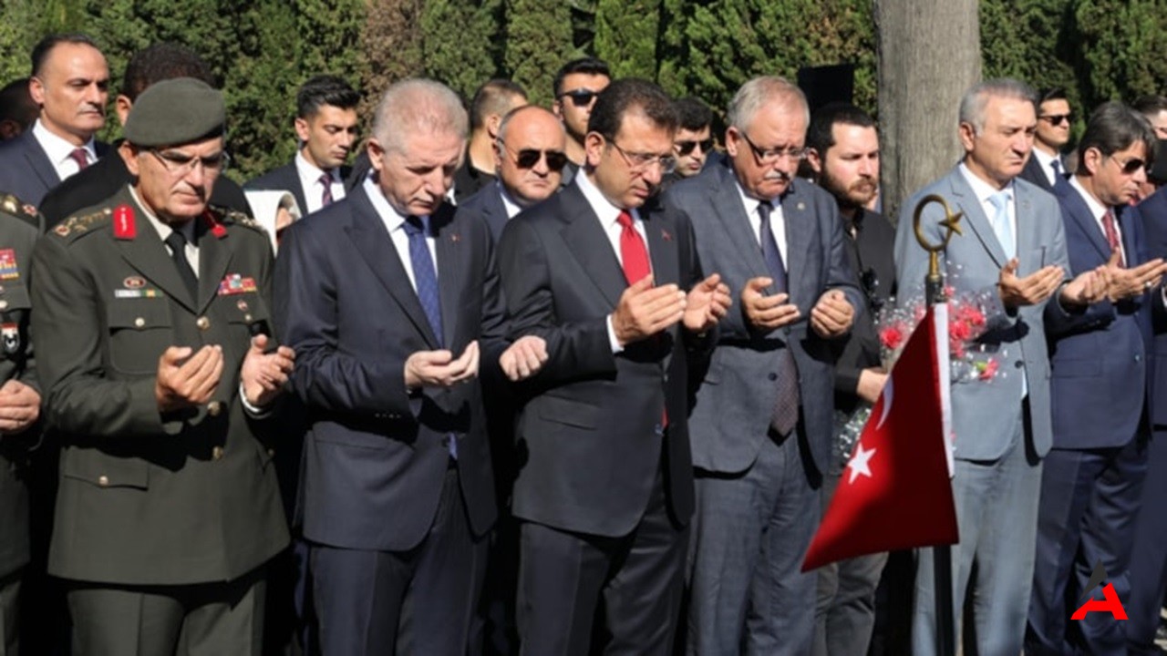 İmamoğlu 15 Temmuz Anmasında Konuştu: “Demokrasiye Sahip Çıkın, Baskılara Boyun Eğmeyin”