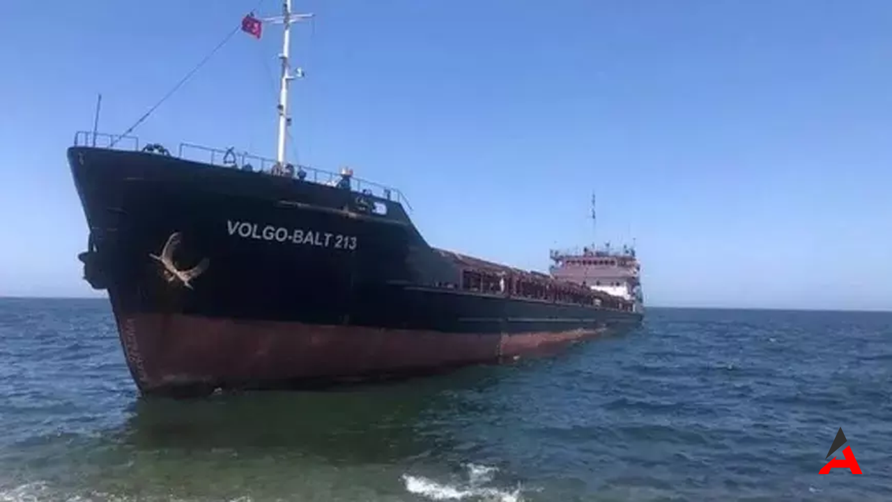 Kaptanın Uyumasıyla Karaya Oturan Gemi 3 Gün Sonra Kurtarıldı