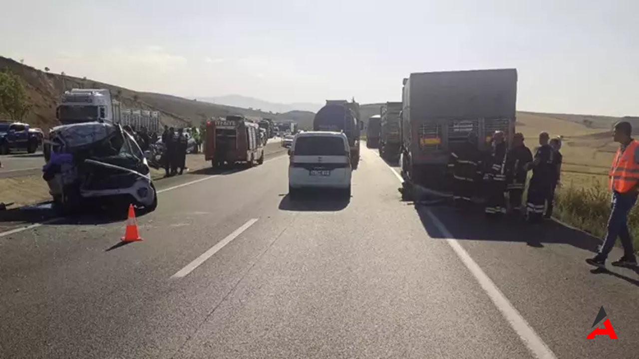 Konya’da Feci Kaza: Park Halindeki Tıra Çarpan Kamyonet Sürücüsü Hayatını Kaybetti!