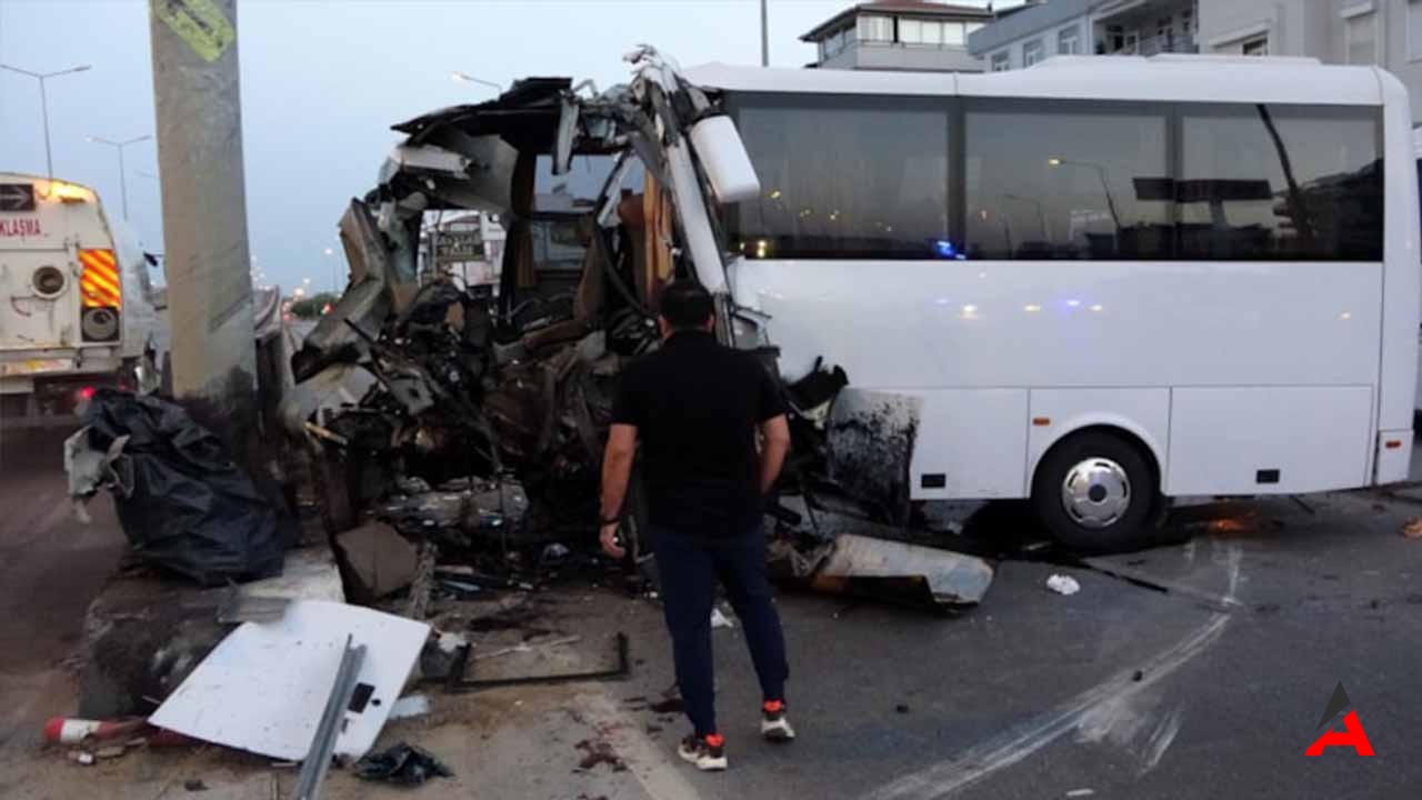 Manavgat’ta Tur Midibüsü Faciası: 1 Ölü, 20 Yaralı