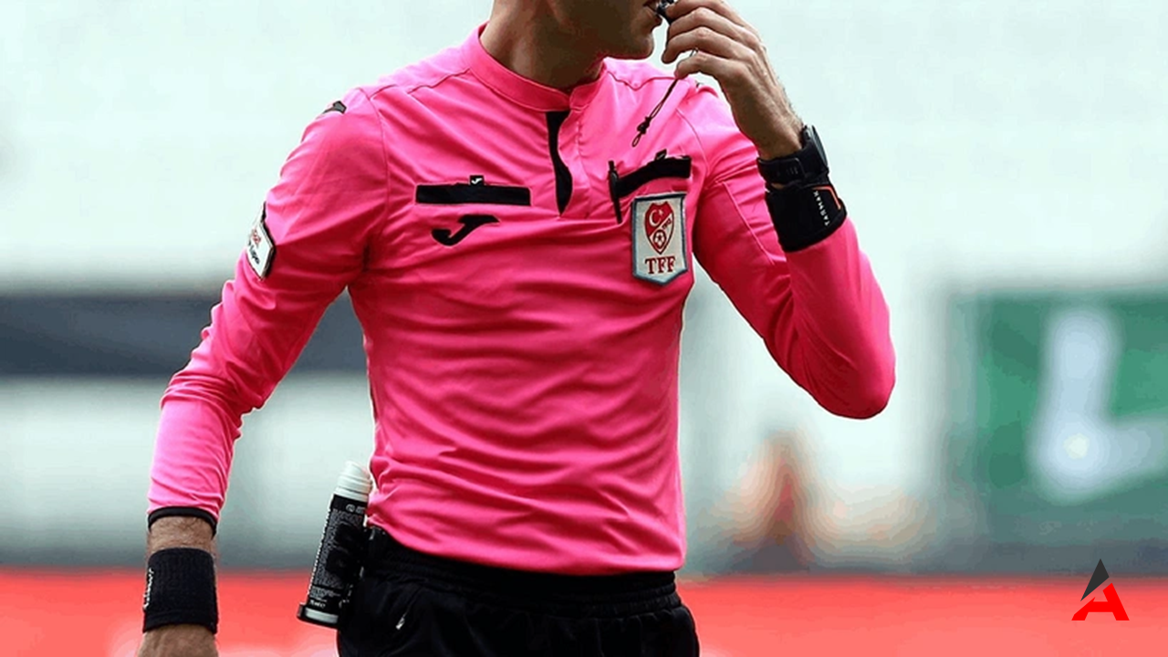 Süper Lig’de 5. Hafta Hakemleri Belli Oldu: Derbinin Hakemi Ali Şansalan!