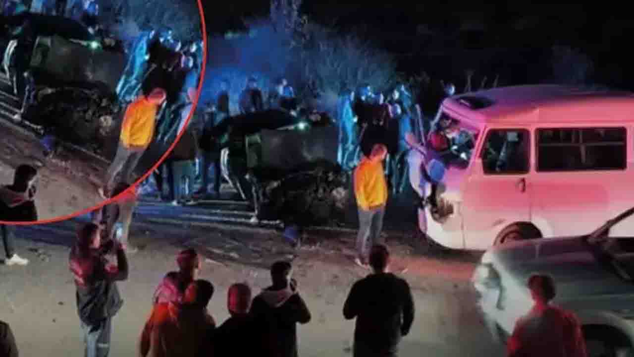 Aydın’da İşçi Servisi ile Otomobil Çarpıştı: 1’i Ağır 10 Yaralı