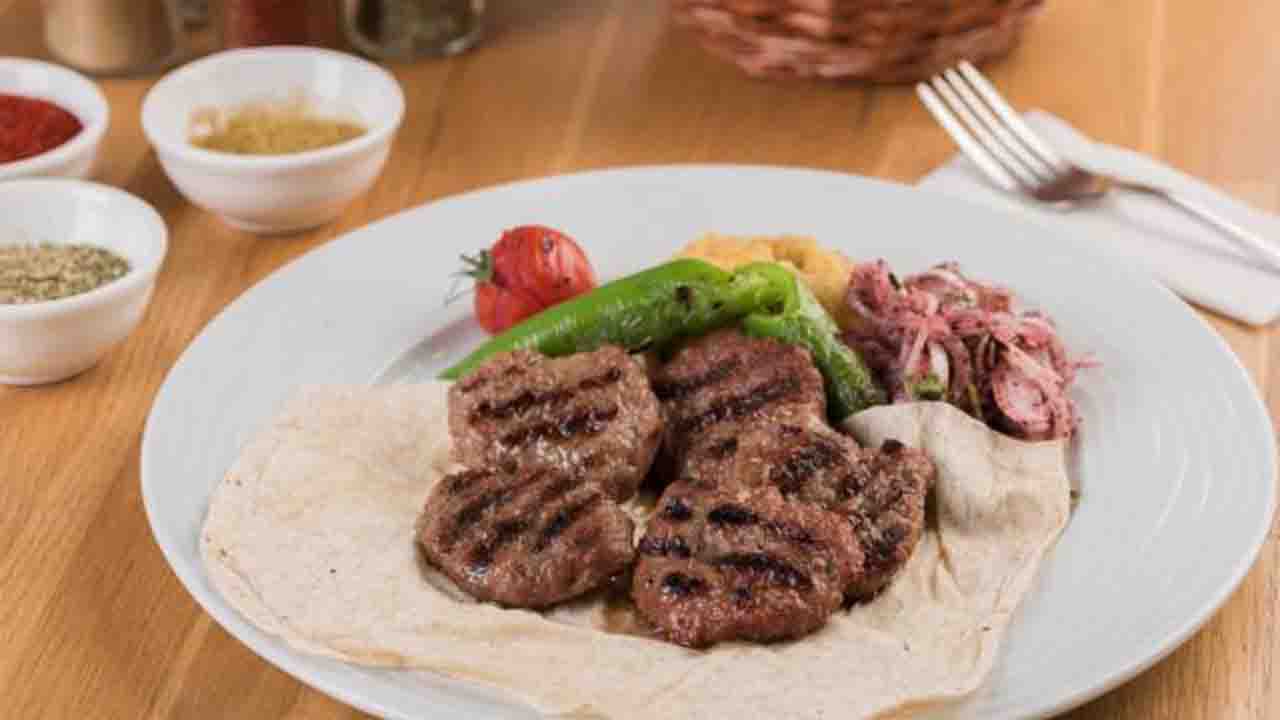Ankara’da Döner Skandalı: Peçete ve Kemik Çıktı!
