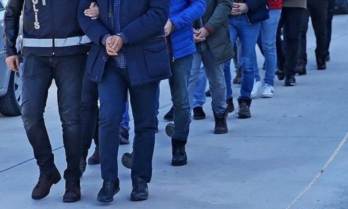 İzmir’de Yasa Dışı Bahis Çetesini Çökertildi! Fenomenlerin Haksız Zenginliği Ortaya Çıktı!
