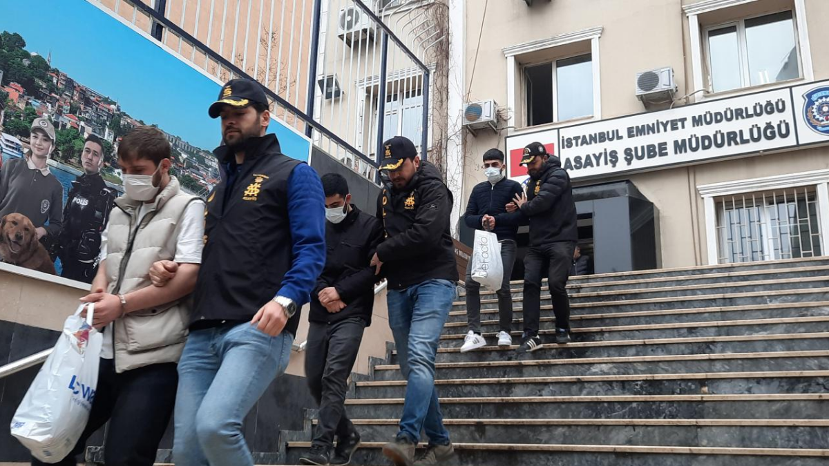 Dolandırıcılar Yakayı Ele Verdi! Sahte Polis ve Sahte Savcı Tutuklandı!