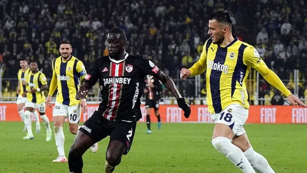 Fenerbahçe Evinde Rahat Kazandı! Zirveyle Puan Farkı 3’e İndi!