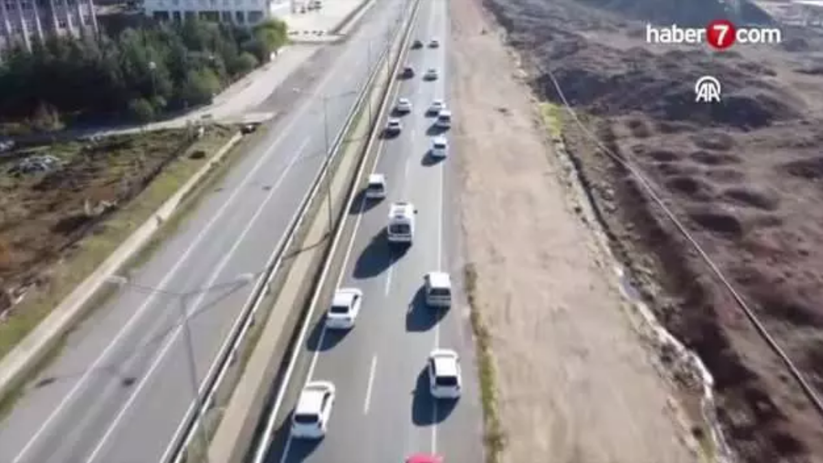 Ambulanslar İçin Yeni Uygulanacak Sistem! Yol Vermek İçin Fermuar Eğitimi