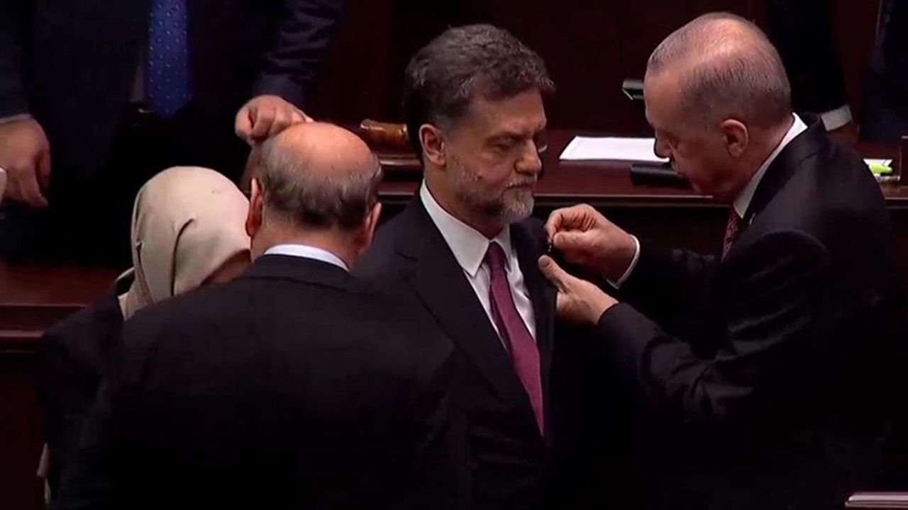 Mustafa Nedim Yamalı, AKP’ye Katıldı: Rozetini Cumhurbaşkanı Erdoğan Taktı
