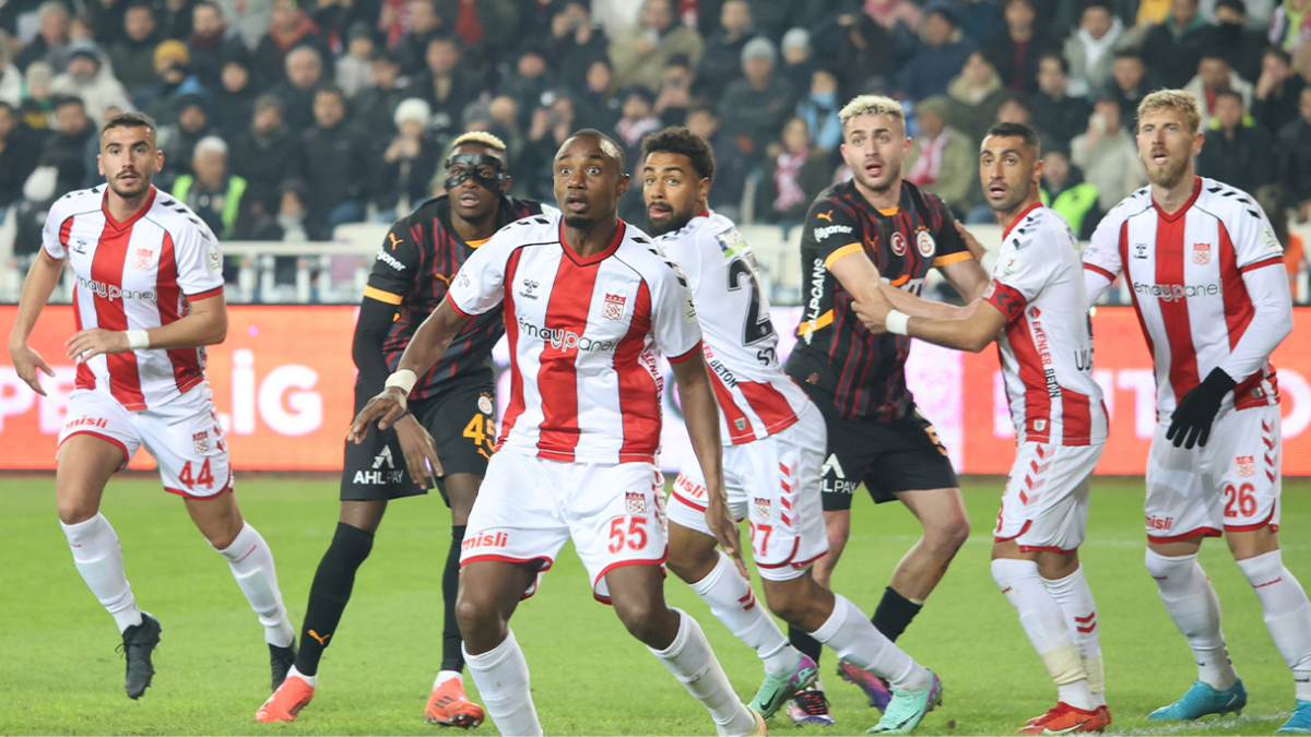 Galatasaray, Sivas Deplasmanından 3 Puanla Ayrıldı! Fenerbahçe ile Puan Farkı 6 ya Çıktı!