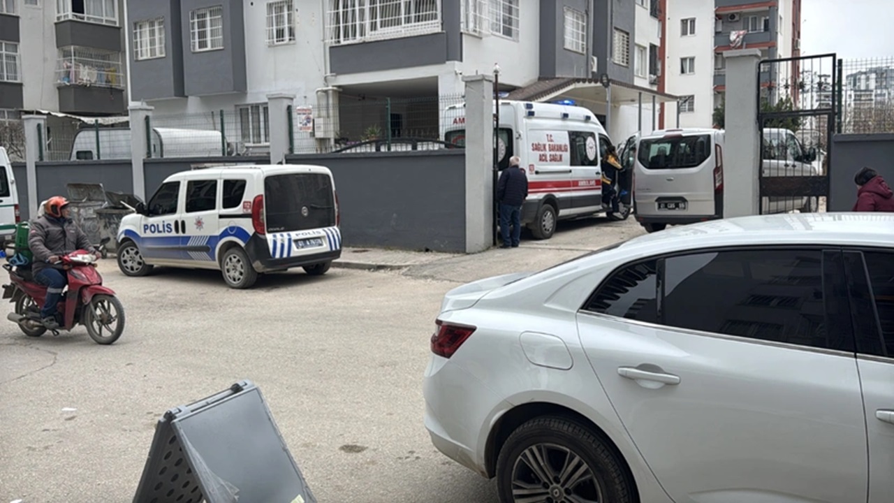 Adana’da Cam Silerken 13. Kattan Düşen Kadın Hayatını Kaybetti