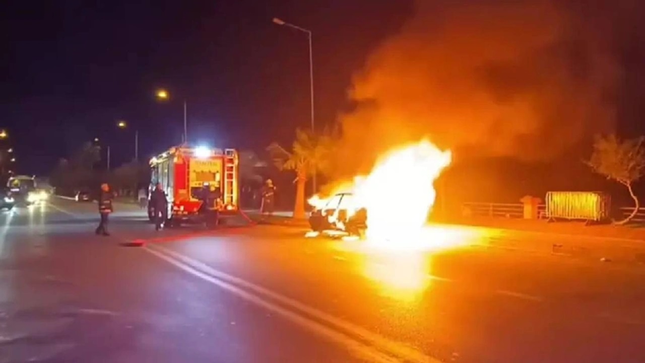 Alanya’da Seyir Halindeki Araç Alev Aldı!