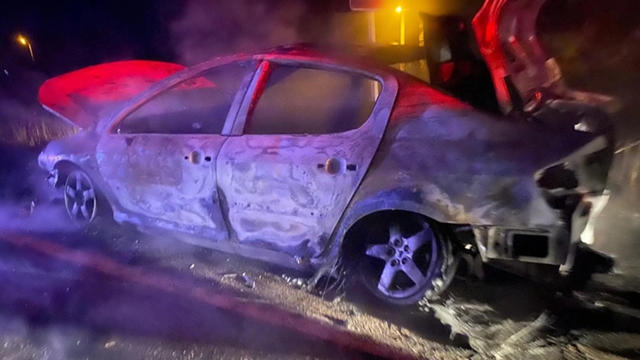 Seyir Halindeki Otomobil Bir Anda Alev Aldı: Kullanılamaz Hale Geldi